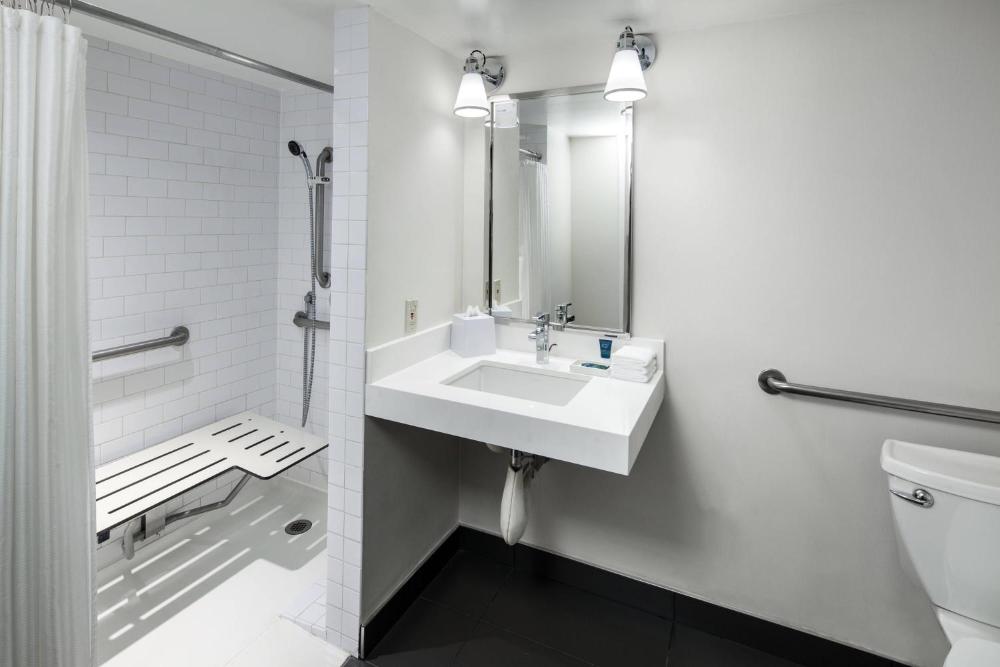 Room image 4